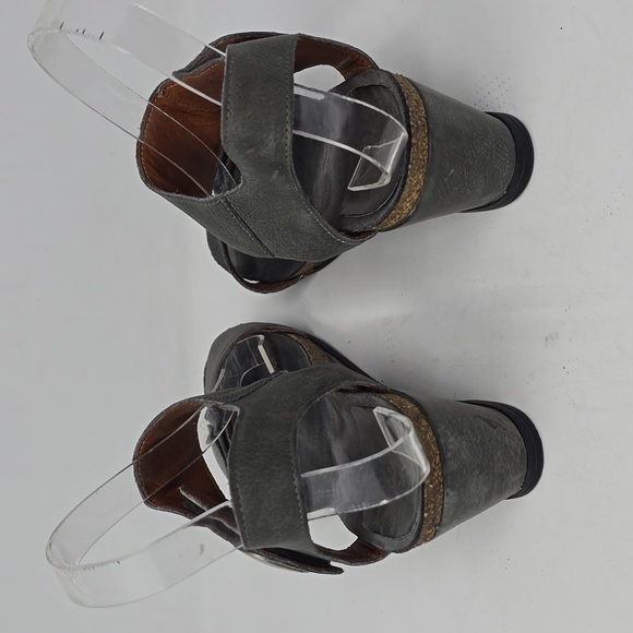 Taos Carousel Grey Leather Low Wedges Sandals Women's Size 9 - Picture 4 of 6